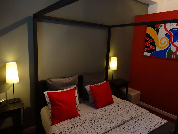 room photo
