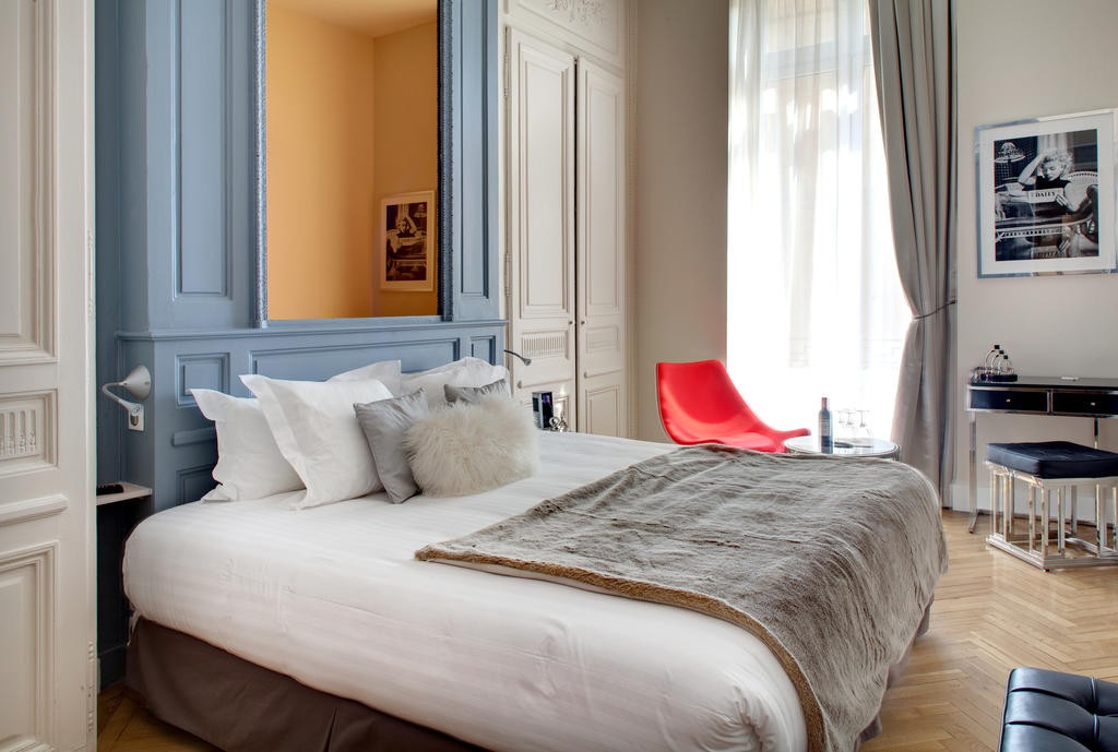 room photo