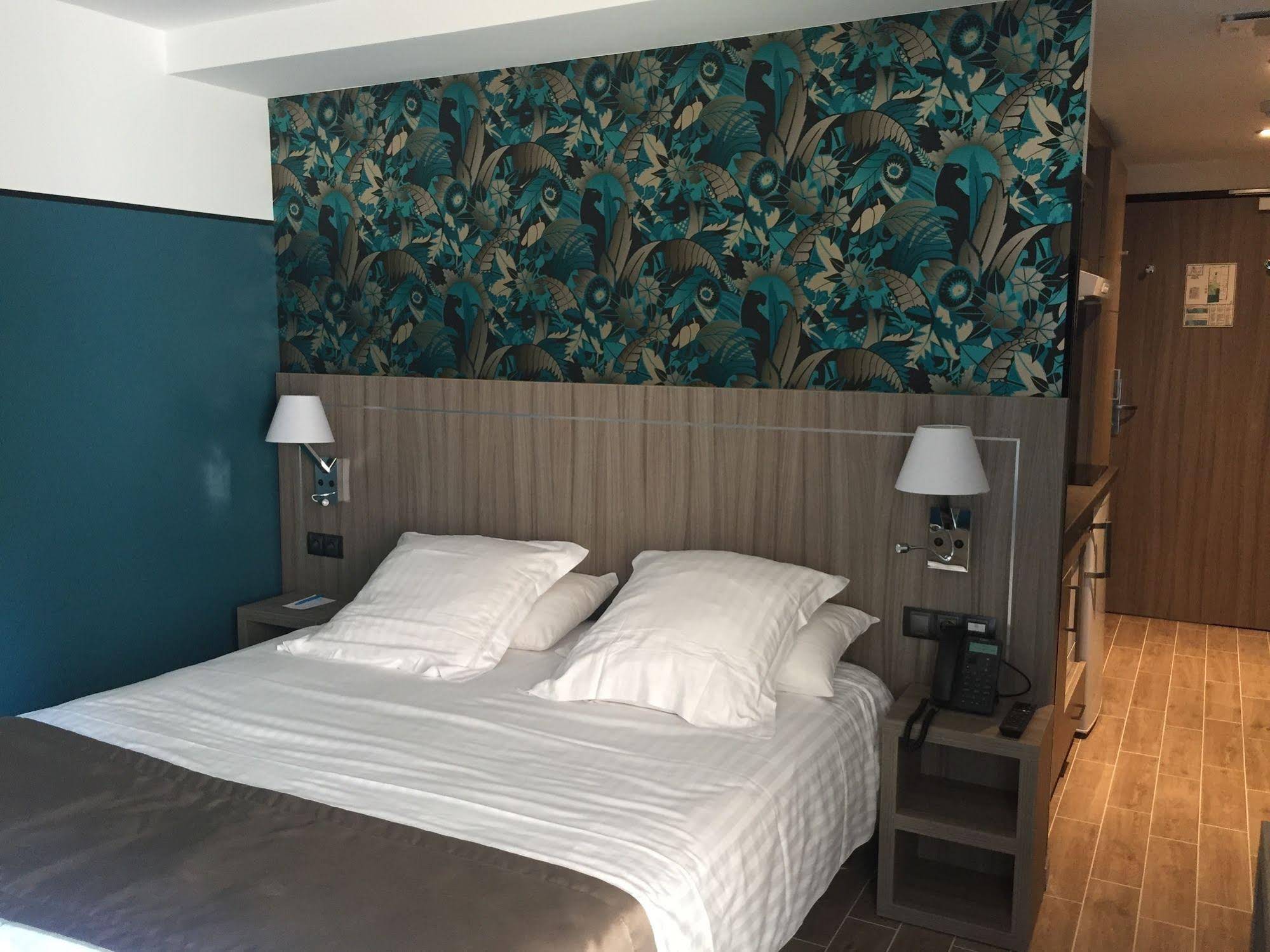 room photo