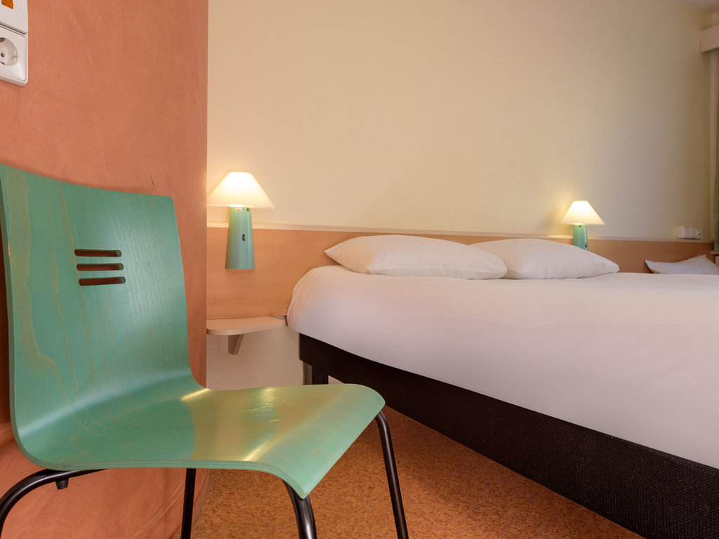 room photo