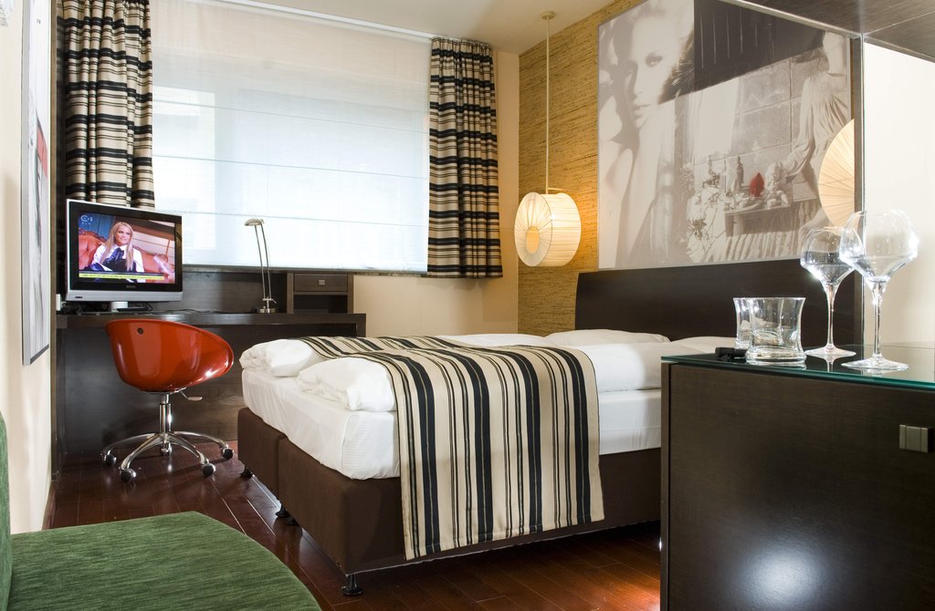 room photo