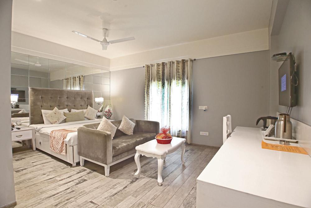 Emerald by Svenska, Chandigarh