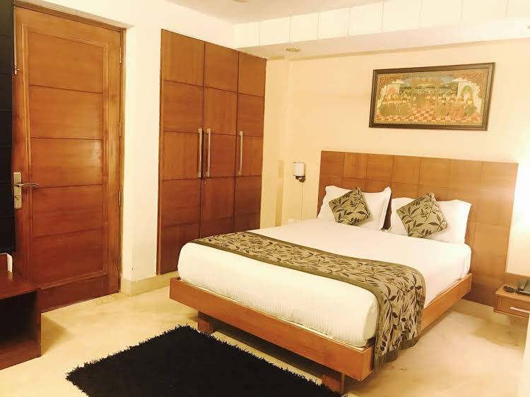 room photo