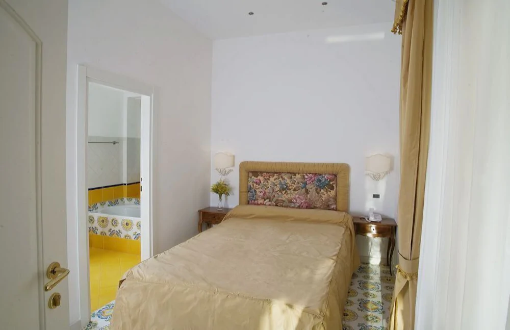 room photo