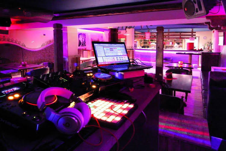 room photo