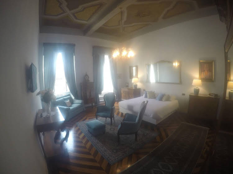 room photo