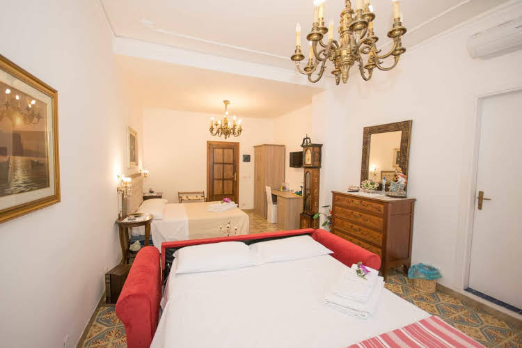 room photo