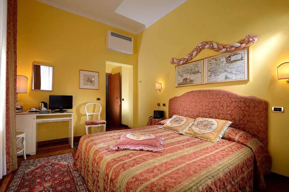 room photo