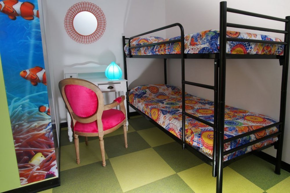 room photo