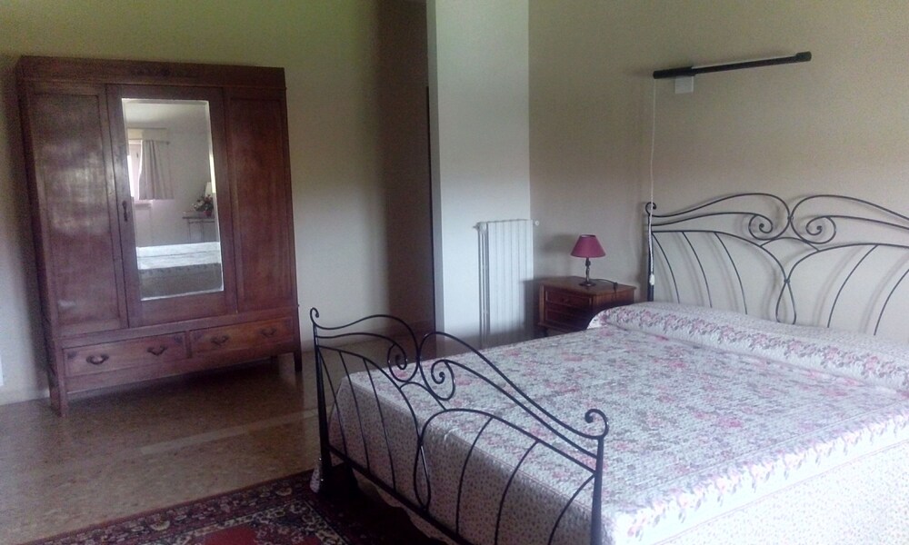 room photo