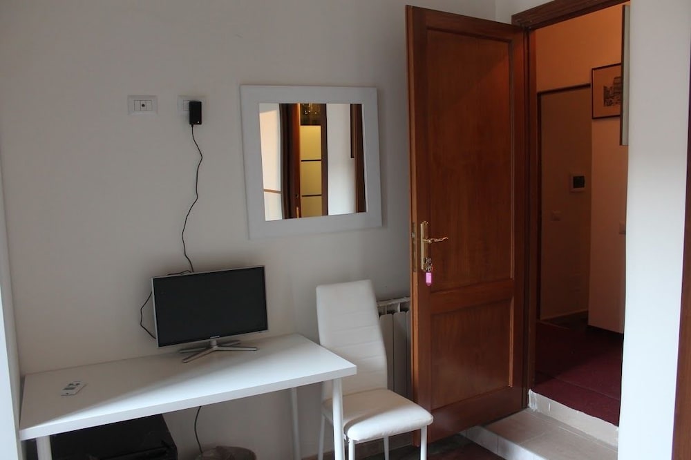 room photo