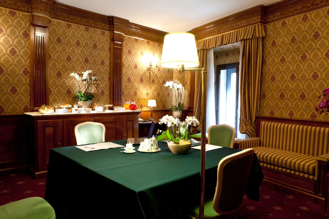 room photo