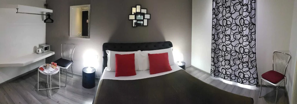 room photo