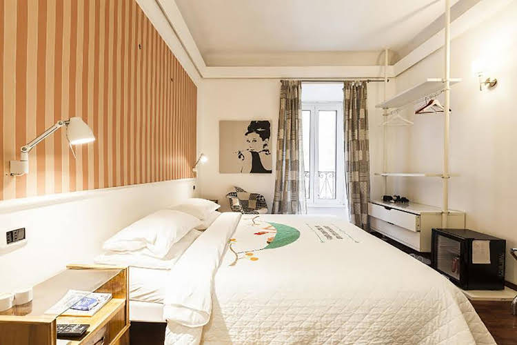room photo