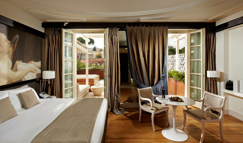 room photo