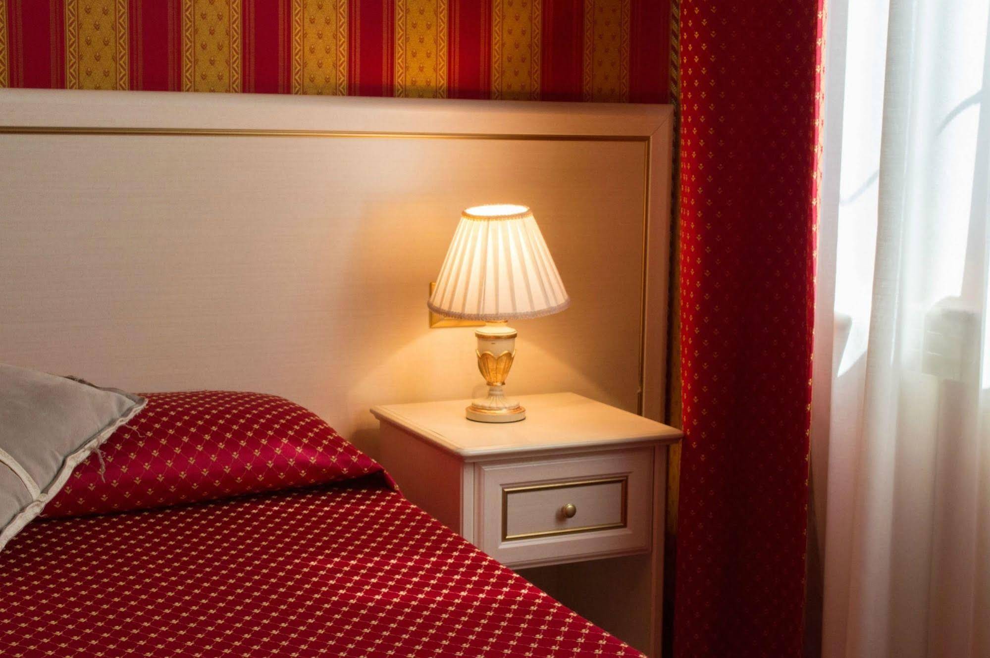 room photo