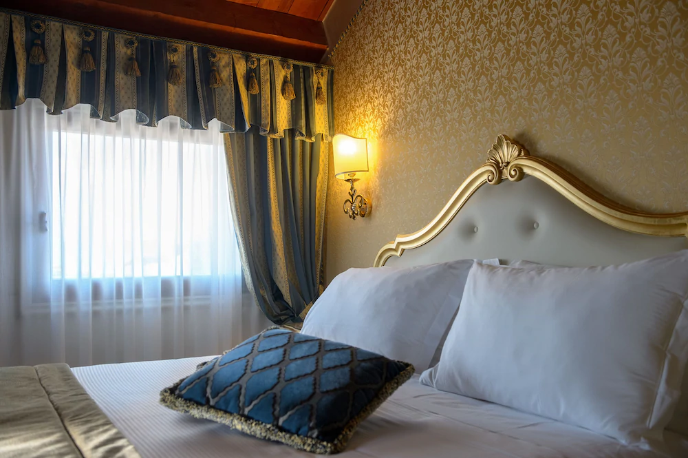 room photo