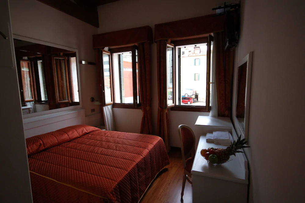 room photo