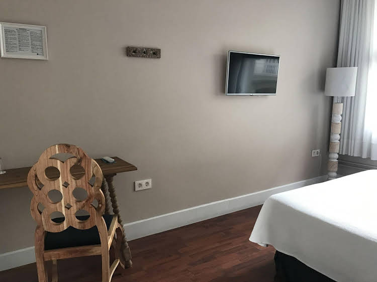 room photo