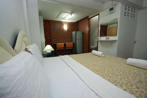 room photo