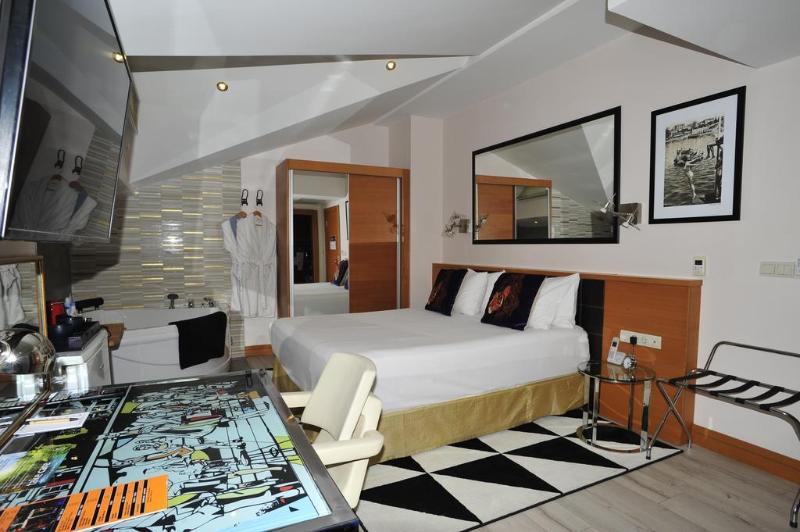 room photo