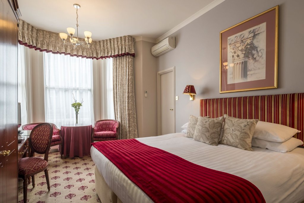 room photo