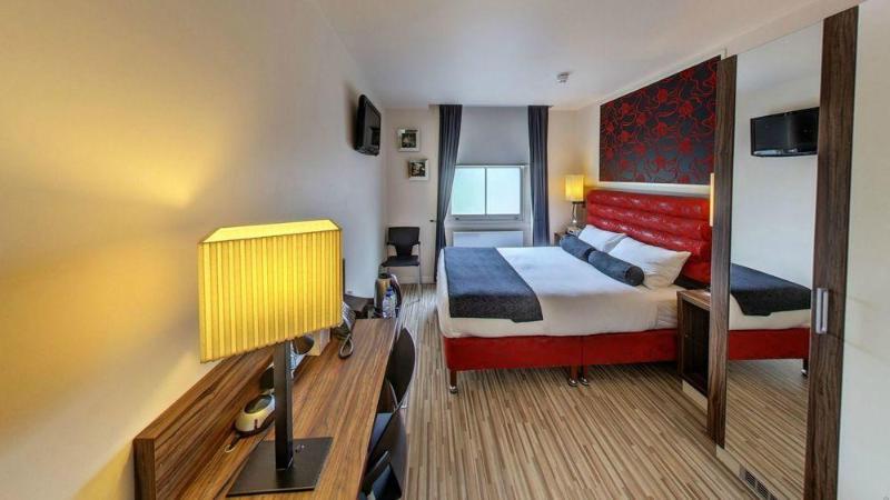 room photo
