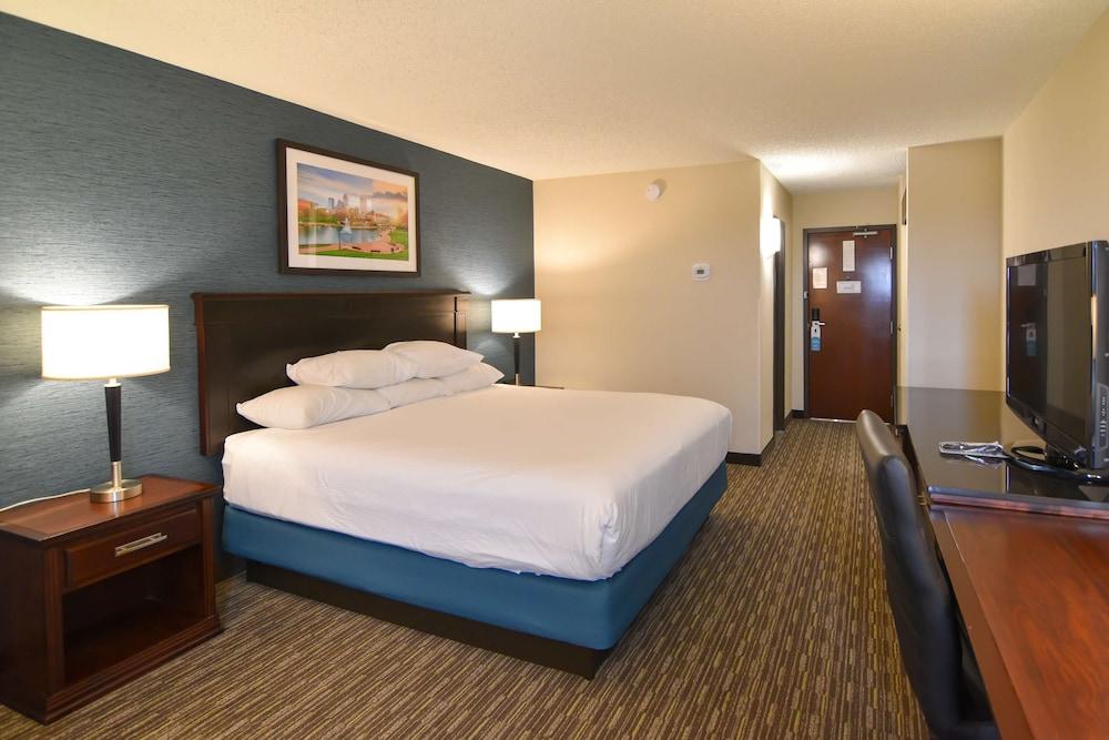 Best Western Plus Indianapolis North At Pyramids