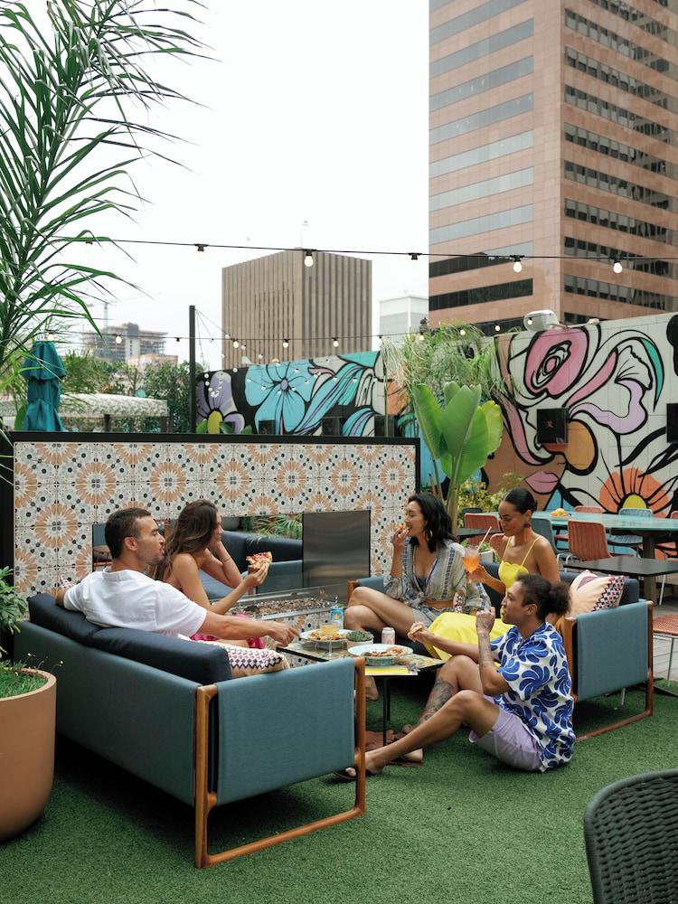 Poolside bar