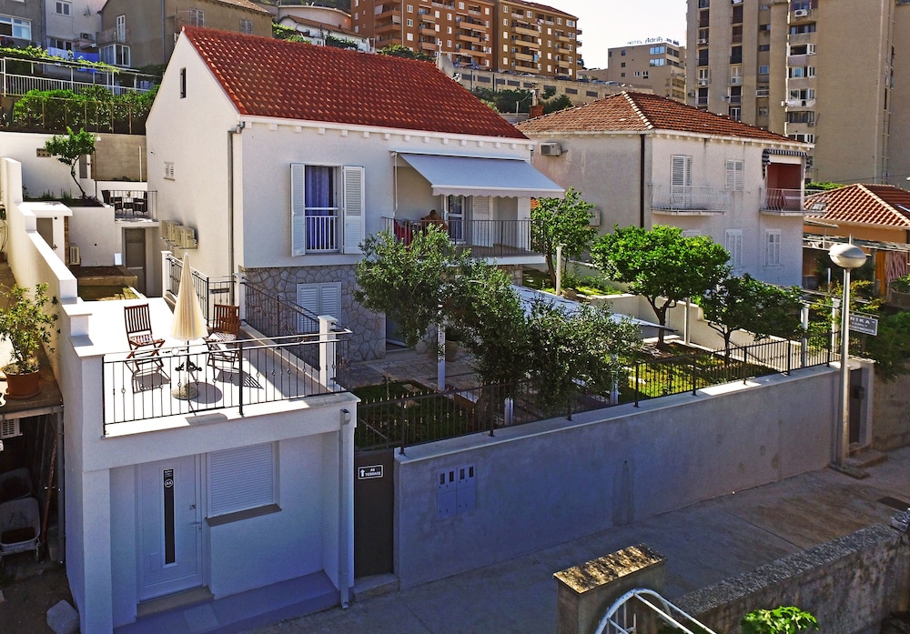 Nika Family Apartments