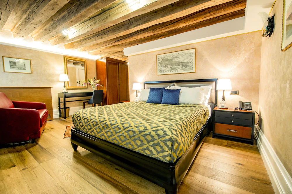 room photo