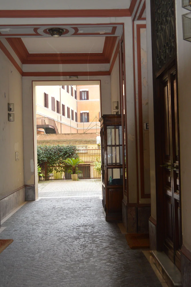 room photo