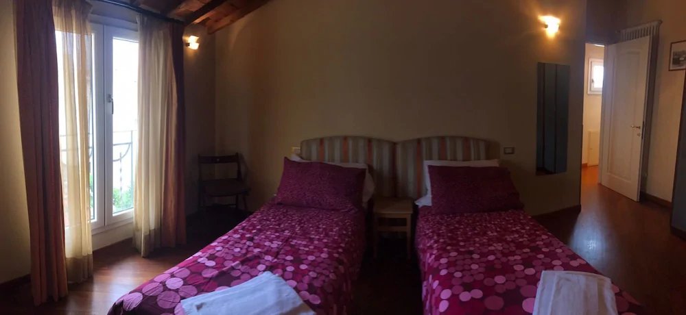 room photo