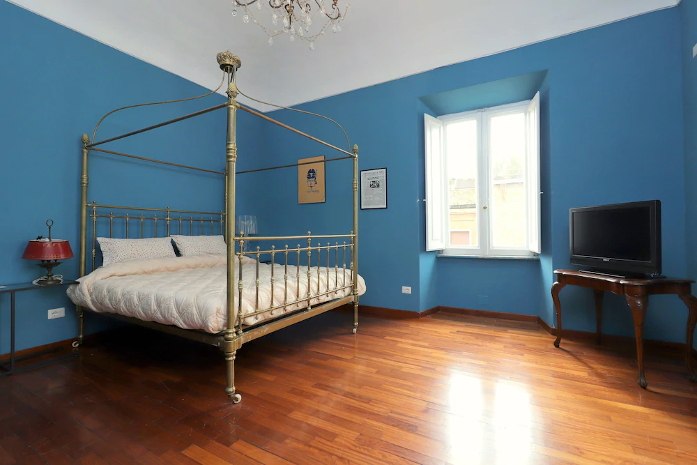 room photo