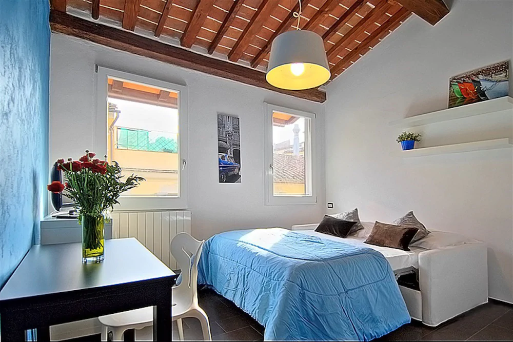 room photo