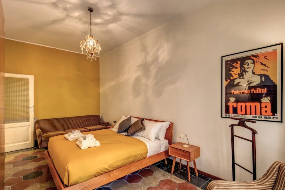 room photo