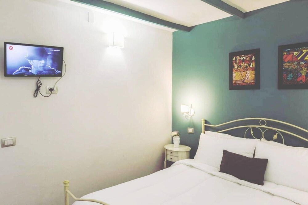 room photo