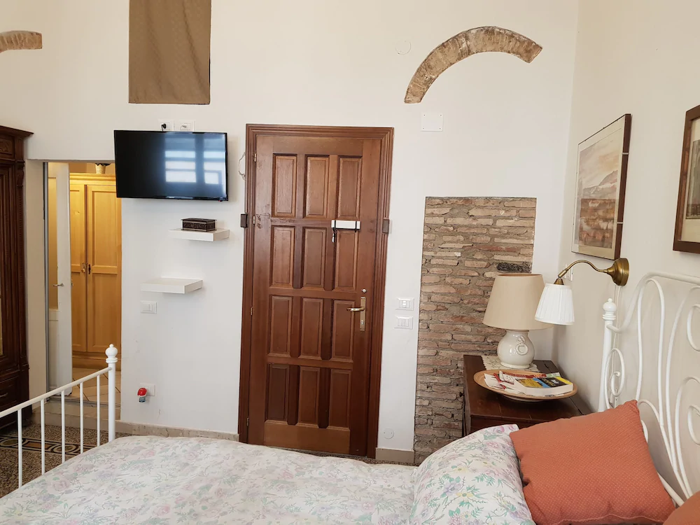room photo