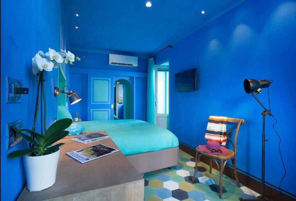 room photo