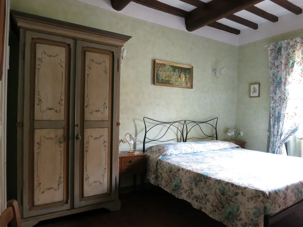 room photo