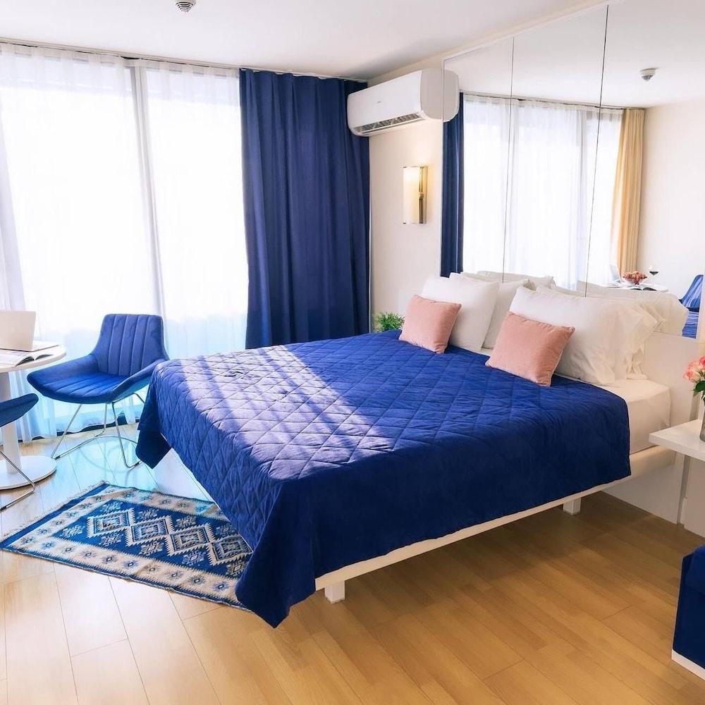 Deluxe Double room with balcony and with view (full double bed and sofa)