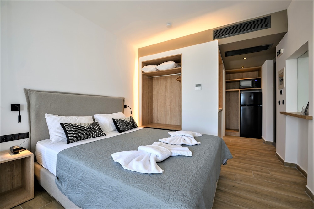 Cubes On The Beach Athens Airport