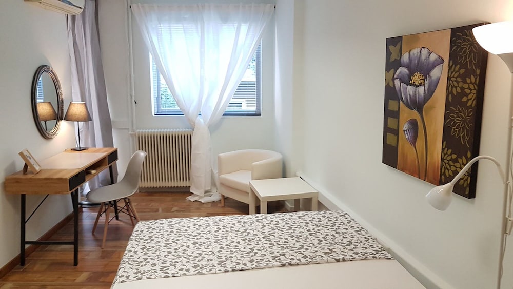 Errathens Cherry & Berry Apartments