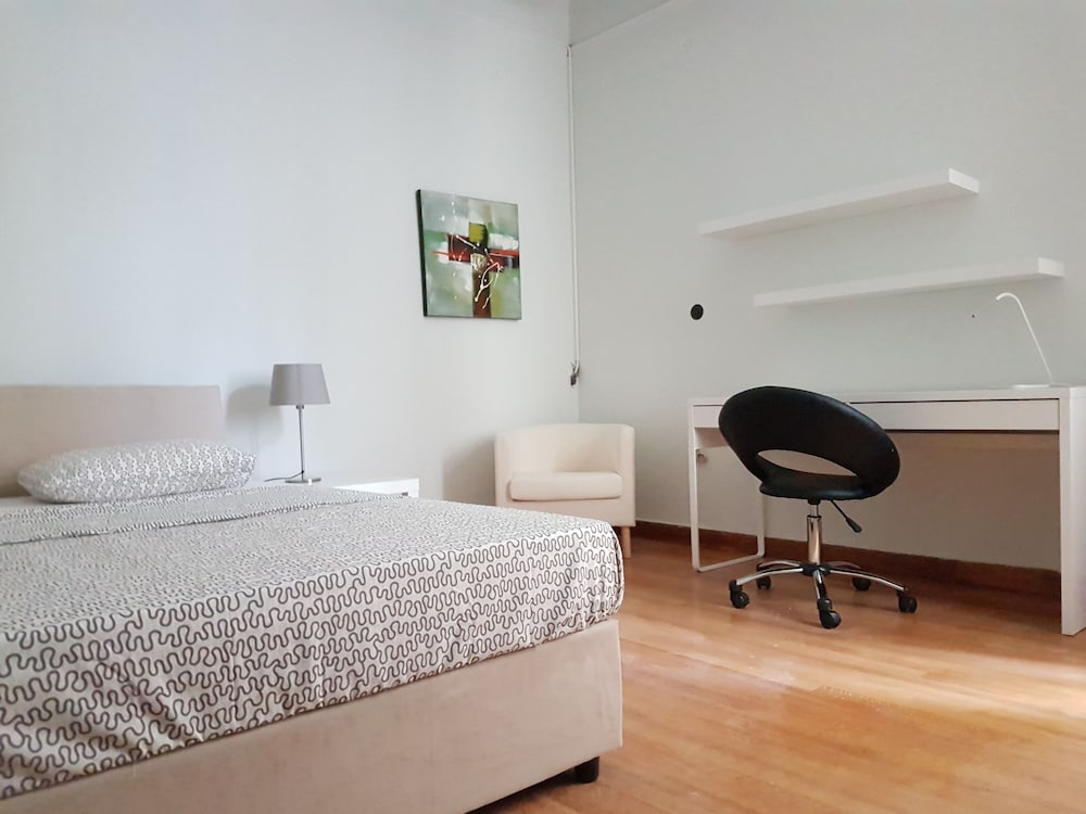 Errathens Pine Red & Taupe